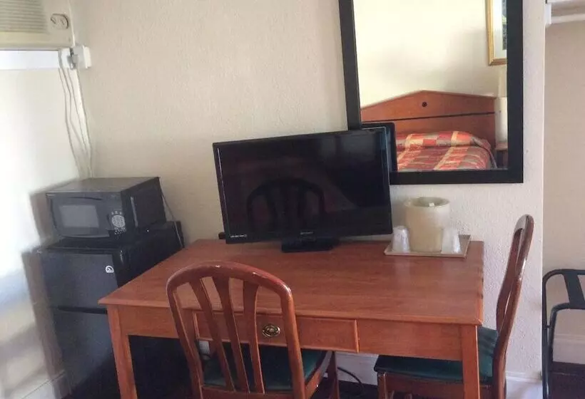モーテル Budget Inn