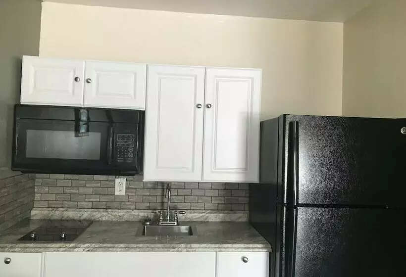 Motelli Paris Extended Stay Suites