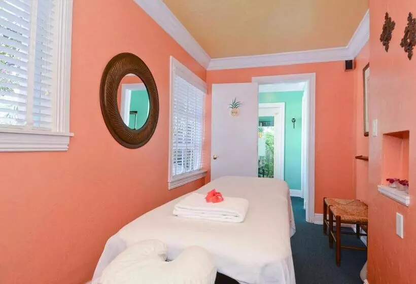 Pineapple Point Guesthouse & Resort   Gay Men S Resort