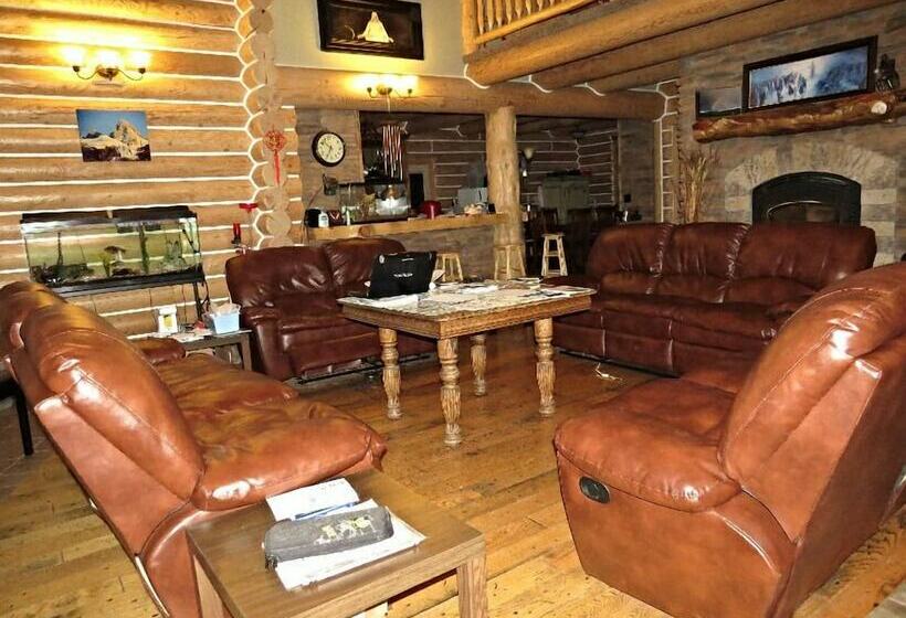 Teton Hostel Hideaway