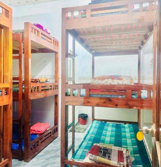 Nhà Nghỉ Lê được