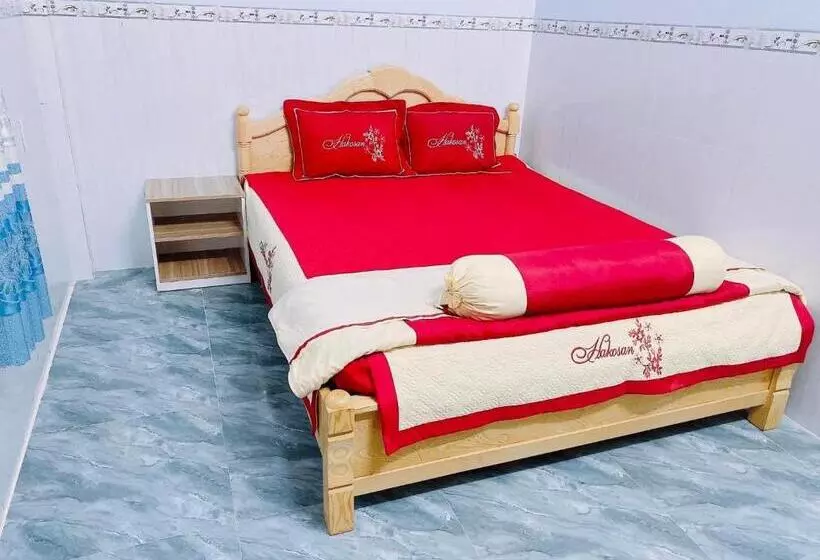 Nhà Nghỉ Lê được