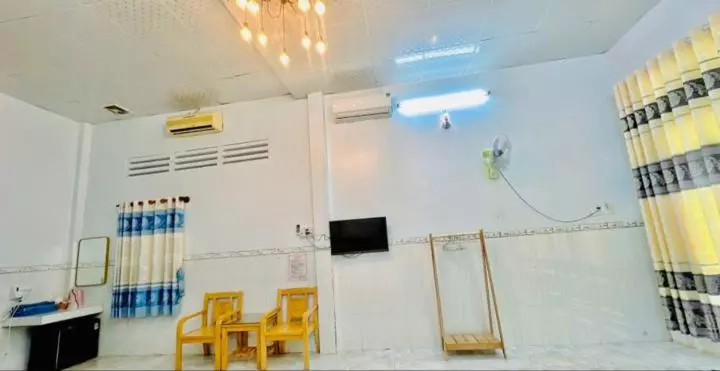 Nhà Nghỉ Lê được
