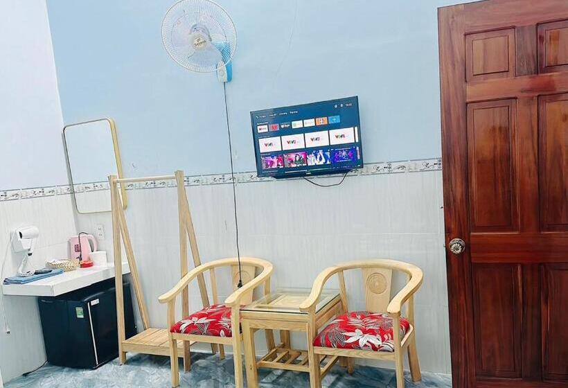 Nhà Nghỉ Lê được