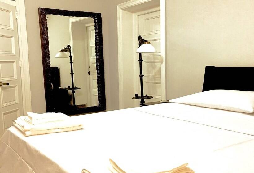 پانسیون Aht Colonial Hostel