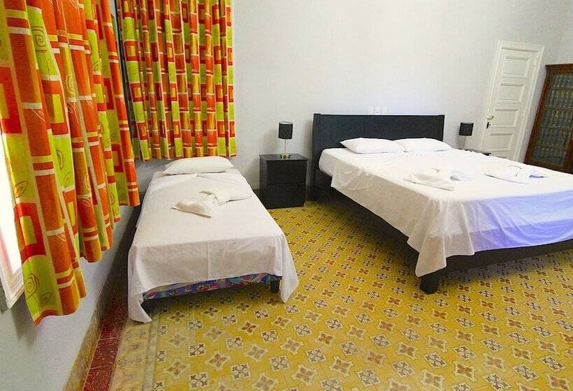 پانسیون Aht Colonial Hostel