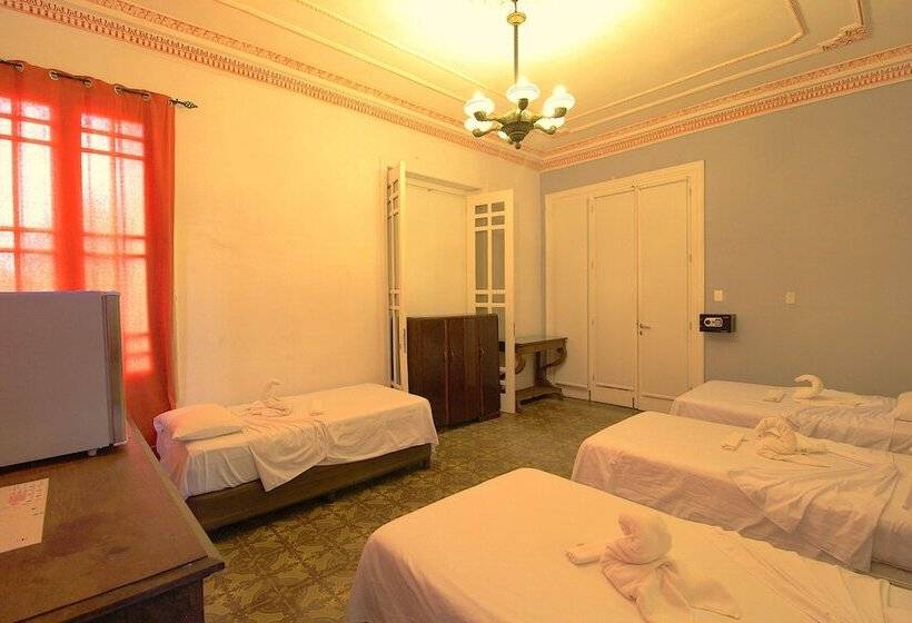 پانسیون Aht Colonial Hostel