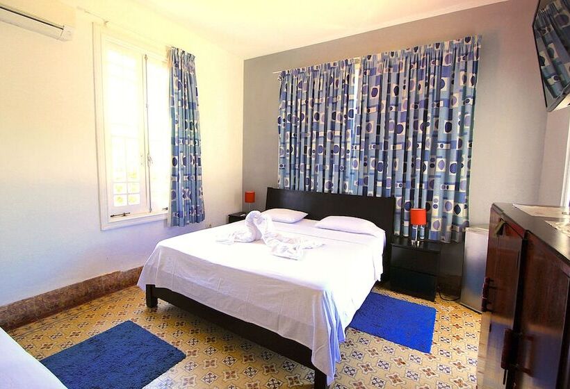 پانسیون Aht Colonial Hostel