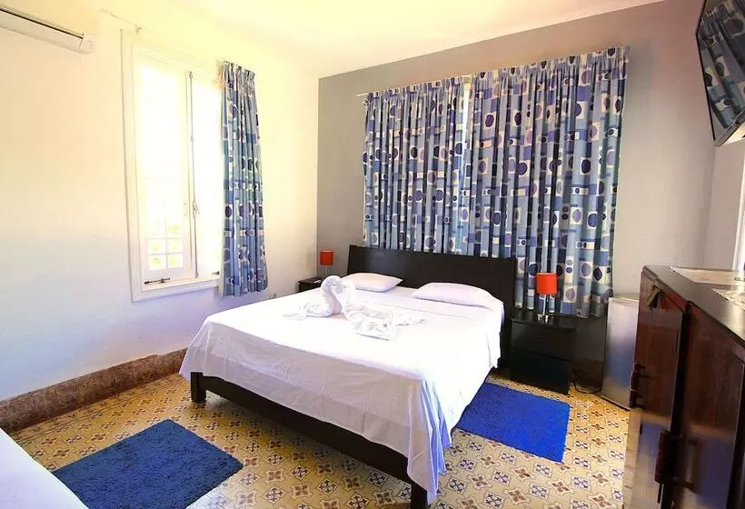 پانسیون Aht Colonial Hostel
