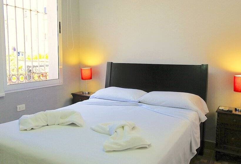 پانسیون Aht Colonial Hostel