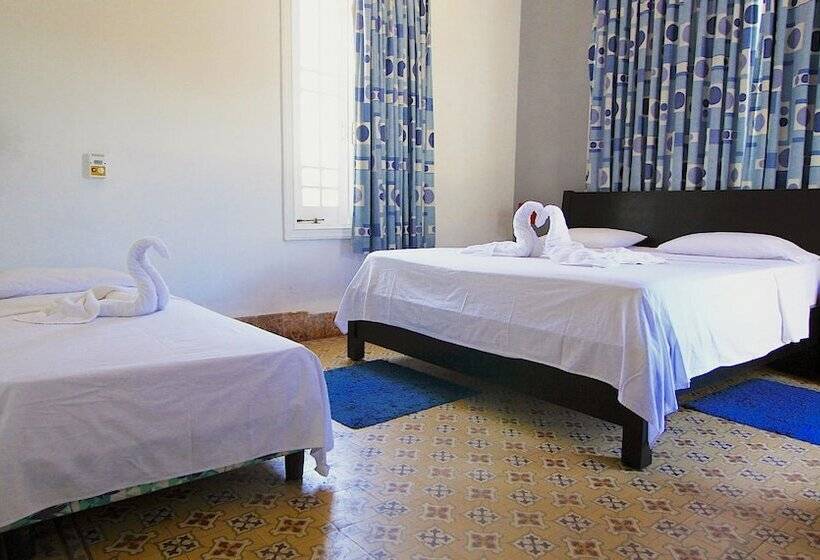 پانسیون Aht Colonial Hostel