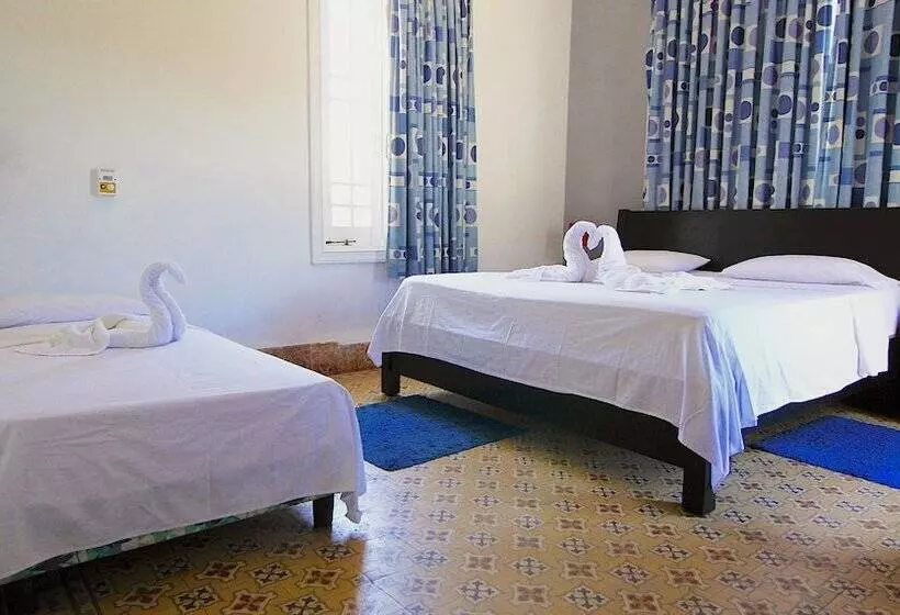 پانسیون Aht Colonial Hostel