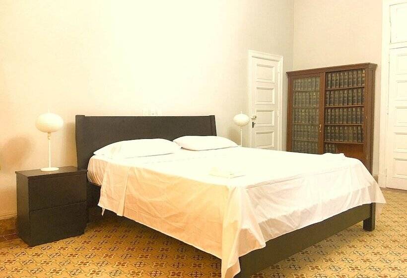 پانسیون Aht Colonial Hostel