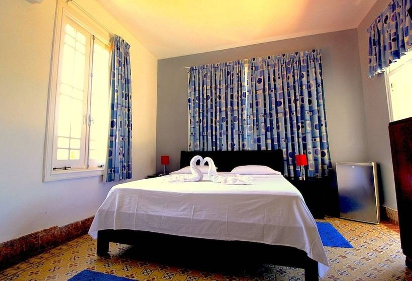 پانسیون Aht Colonial Hostel