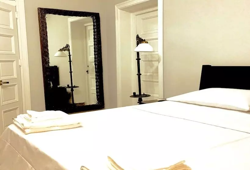 پانسیون Aht Colonial Hostel