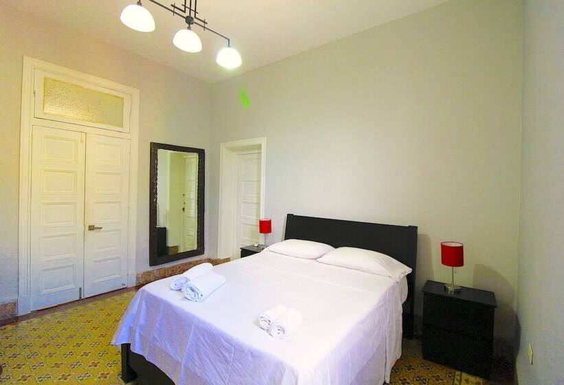 پانسیون Aht Colonial Hostel