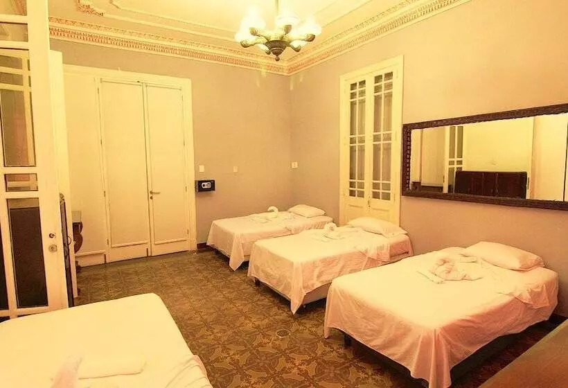 پانسیون Aht Colonial Hostel