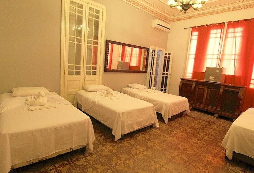 پانسیون Aht Colonial Hostel