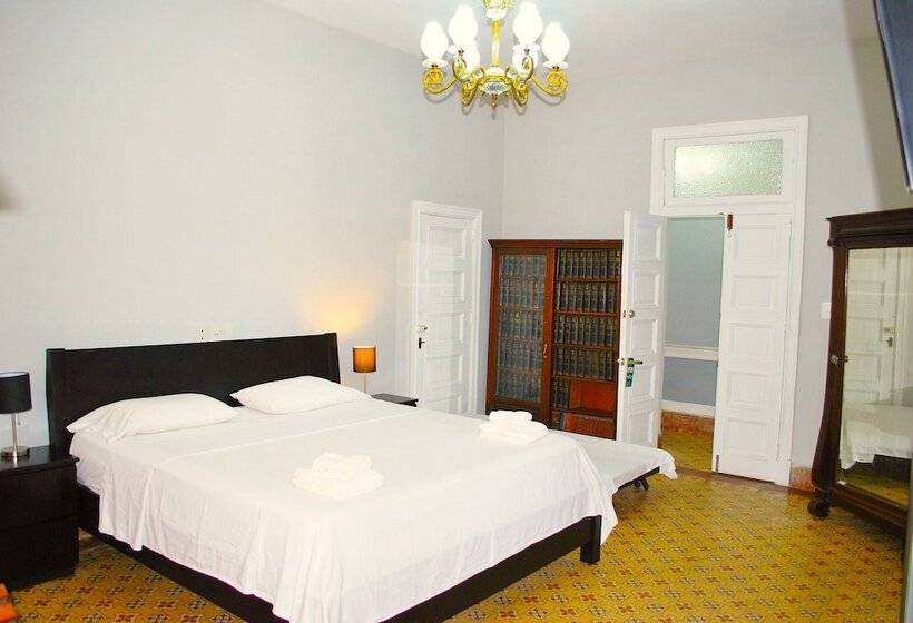 پانسیون Aht Colonial Hostel