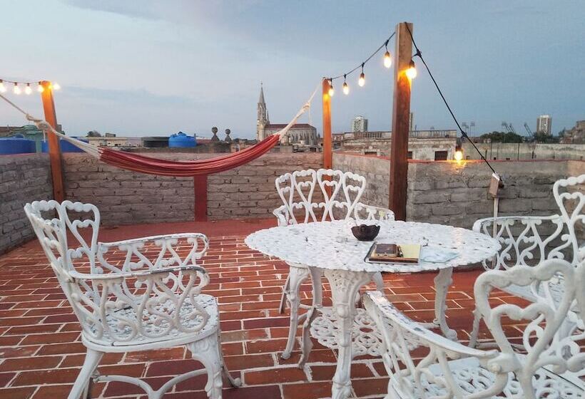 پانسیون Maison Carnot