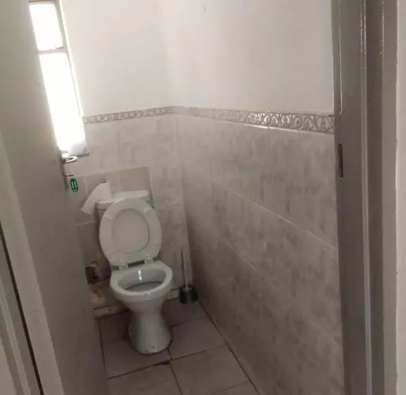 Retkeilymaja 7 Geelhout Ave