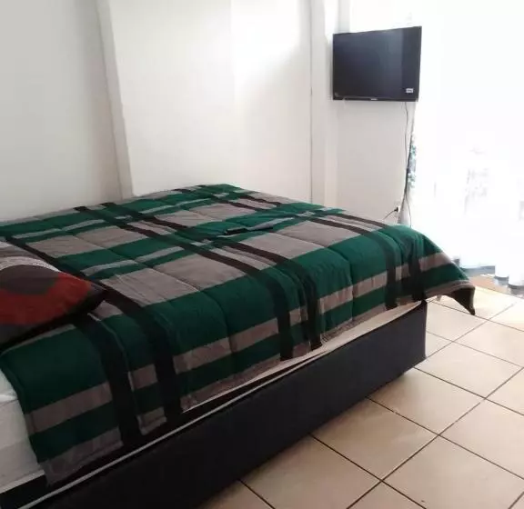 Retkeilymaja 7 Geelhout Ave