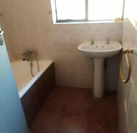 Retkeilymaja 7 Geelhout Ave