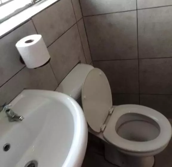 Retkeilymaja 7 Geelhout Ave