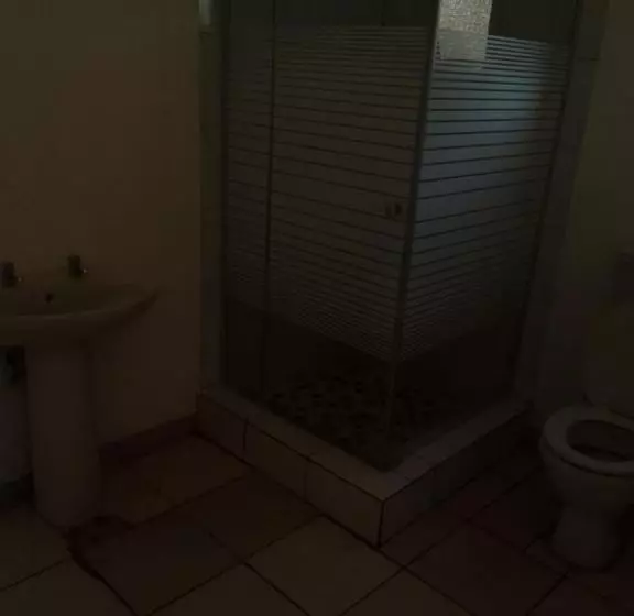 Retkeilymaja 7 Geelhout Ave