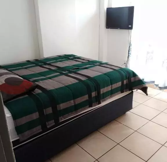 Retkeilymaja 7 Geelhout Ave