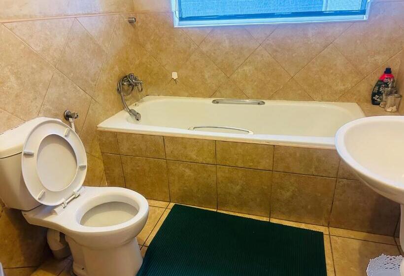 تختخواب و صبحانه Coastwave Guest House, 33