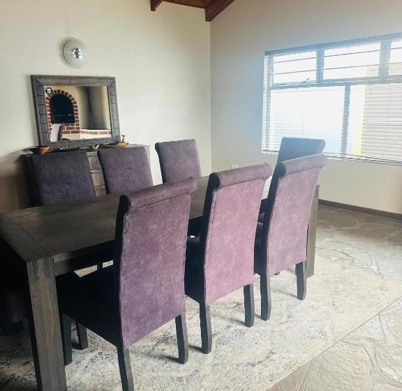 تختخواب و صبحانه Coastwave Guest House, 33