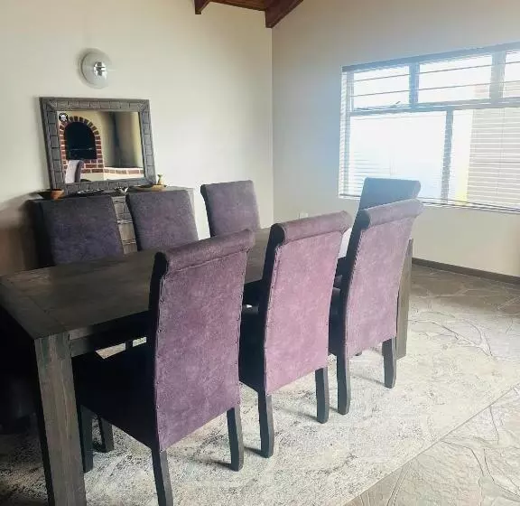 تختخواب و صبحانه Coastwave Guest House, 33