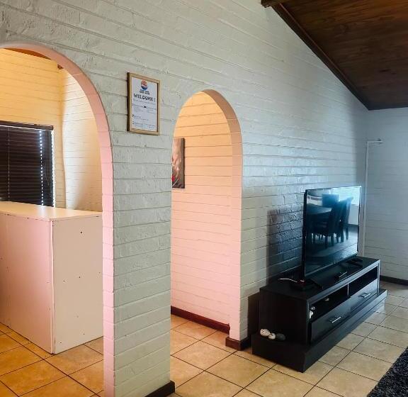 تختخواب و صبحانه Coastwave Guest House, 33