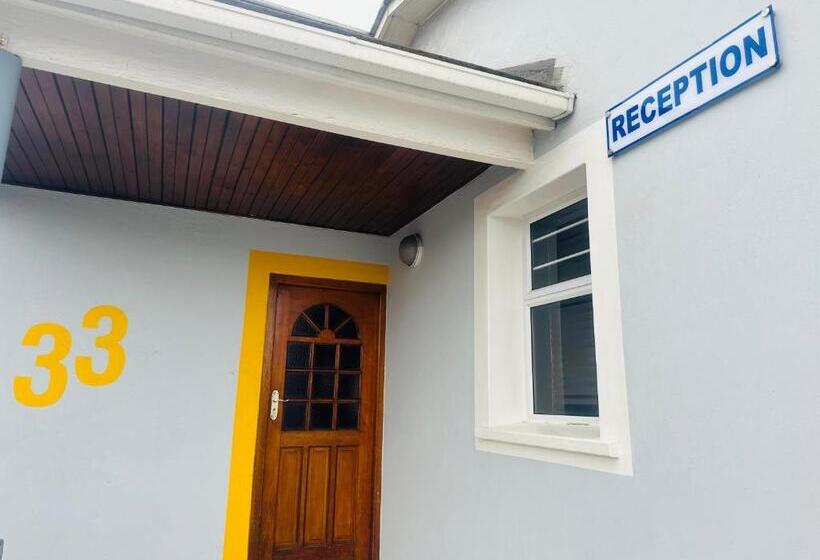 تختخواب و صبحانه Coastwave Guest House, 33