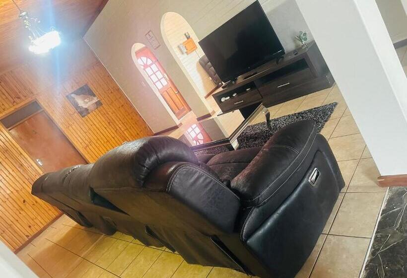 تختخواب و صبحانه Coastwave Guest House, 33