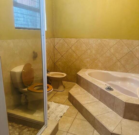 تختخواب و صبحانه Coastwave Guest House, 33