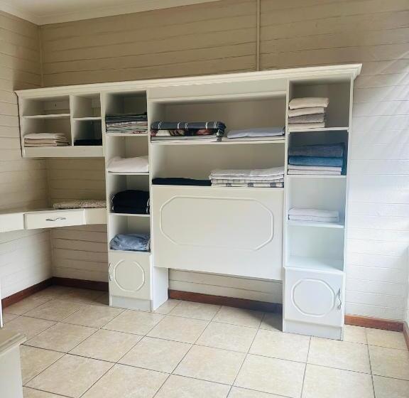 تختخواب و صبحانه Coastwave Guest House, 33