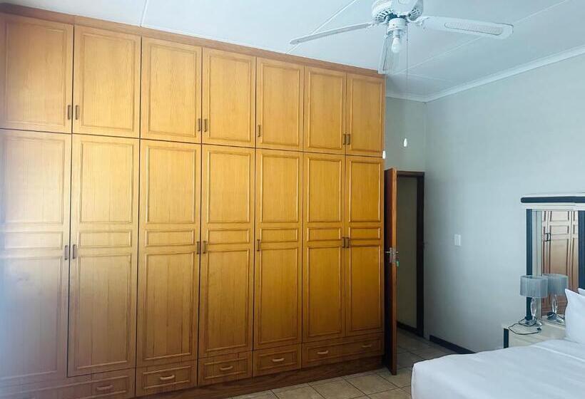 تختخواب و صبحانه Coastwave Guest House, 33