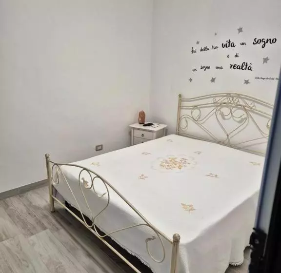 تختخواب و صبحانه La Terrazza Di Rosalba