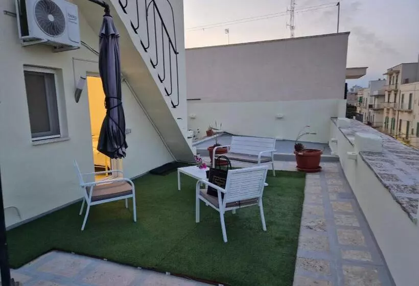 تختخواب و صبحانه La Terrazza Di Rosalba
