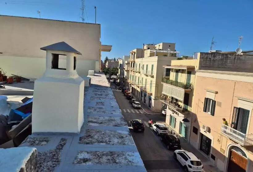 تختخواب و صبحانه La Terrazza Di Rosalba