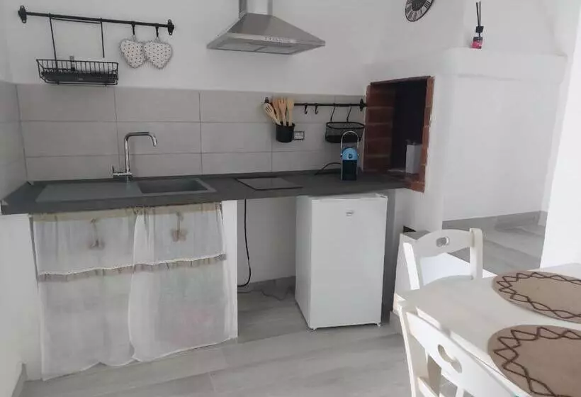 تختخواب و صبحانه La Terrazza Di Rosalba