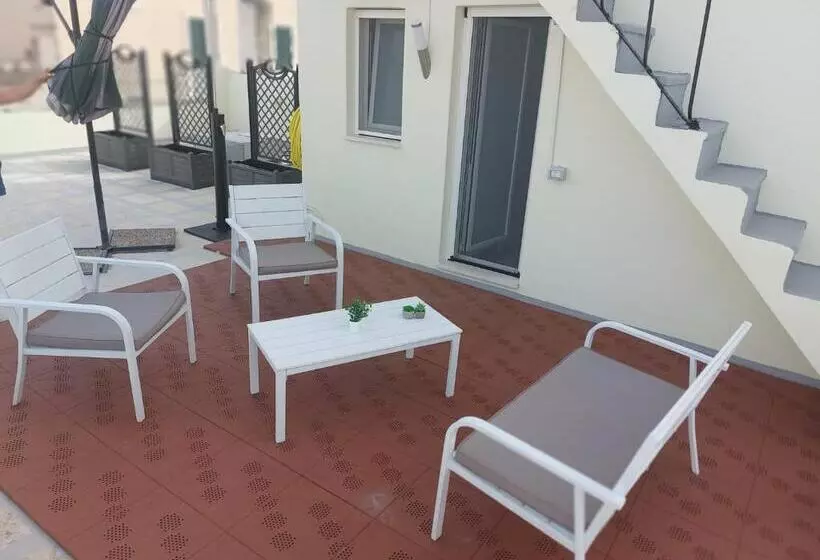 تختخواب و صبحانه La Terrazza Di Rosalba