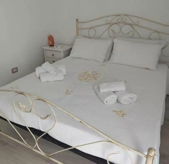 تختخواب و صبحانه La Terrazza Di Rosalba