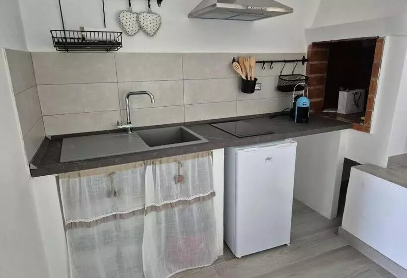 تختخواب و صبحانه La Terrazza Di Rosalba