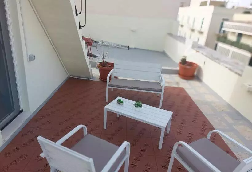 تختخواب و صبحانه La Terrazza Di Rosalba
