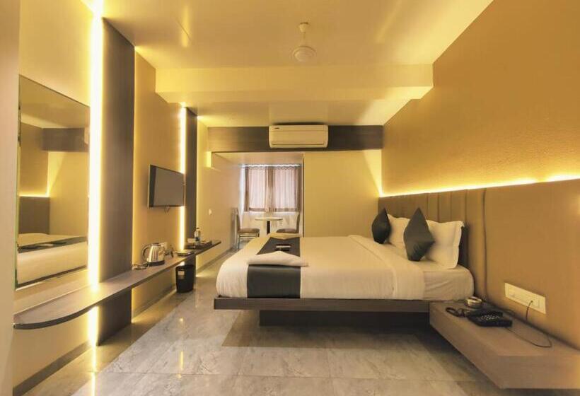 هتل Aarush Residency