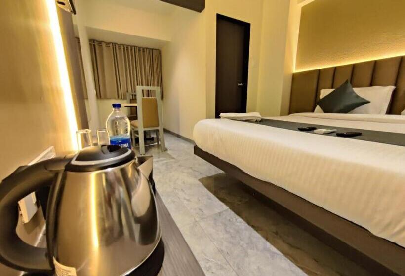 هتل Aarush Residency