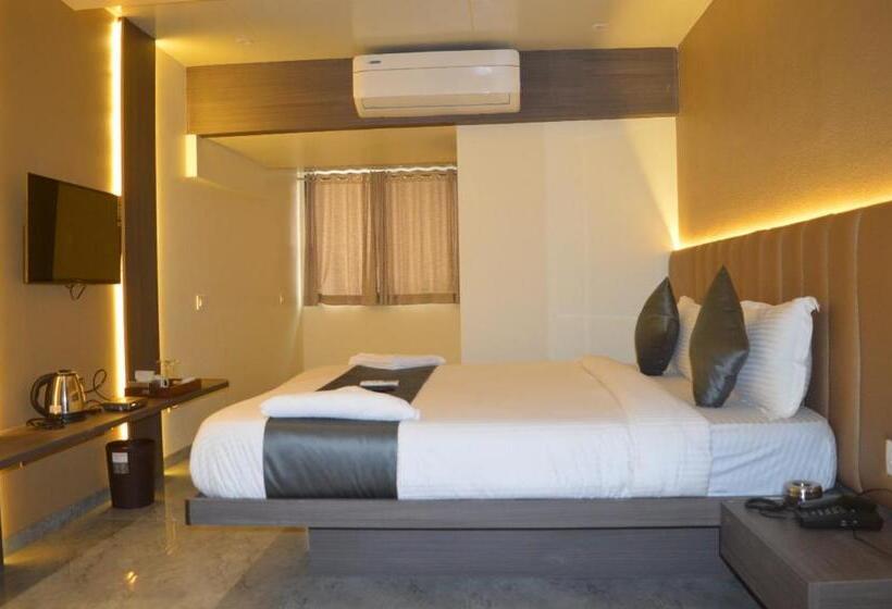 هتل Aarush Residency